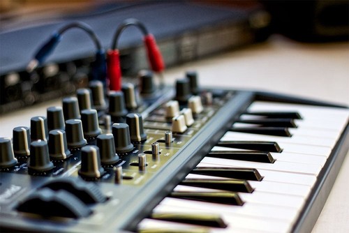 Arturia microbrute ufo - arturia,